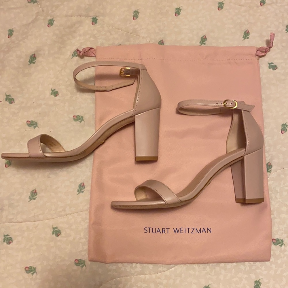 “Nearly Nude” size 7.5 beige leather shoes.